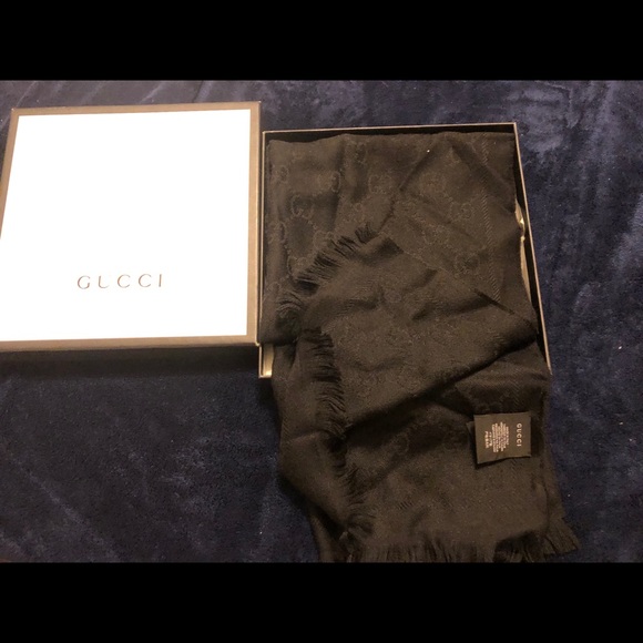 COPY - Authentic (real) Gucci scarf - Picture 2 of 6